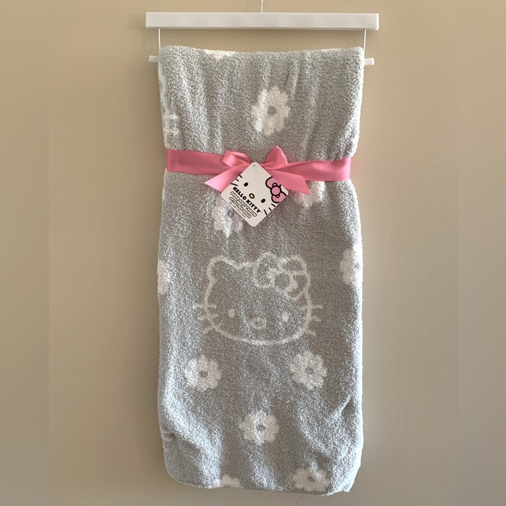NWT Hello Kitty Throw Blanket